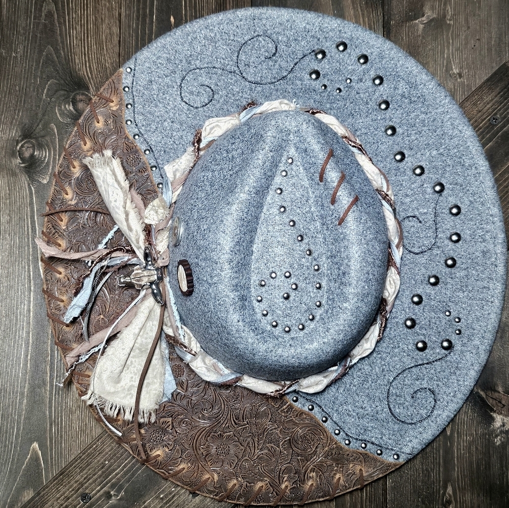 NWT Grey Felt Burned Fedora With Genuine Leather And Silver Studs